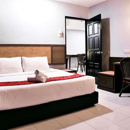 Leisure Cove Hotel And Apartments George Town Exterior photo