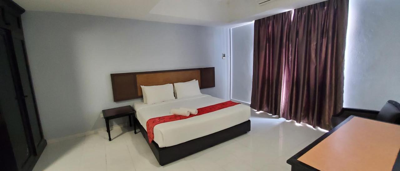 Leisure Cove Hotel And Apartments George Town Exterior photo