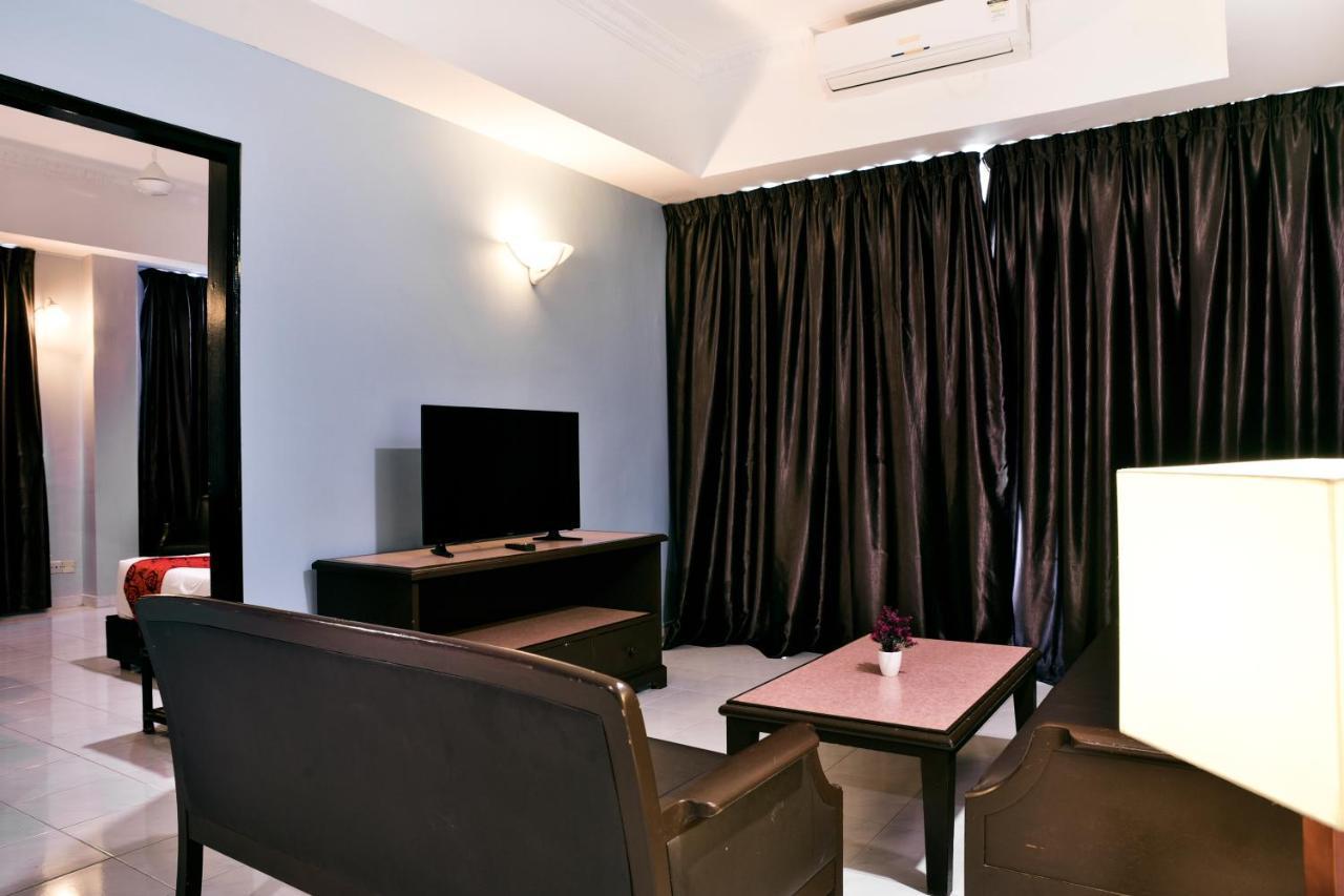 Leisure Cove Hotel And Apartments George Town Exterior photo