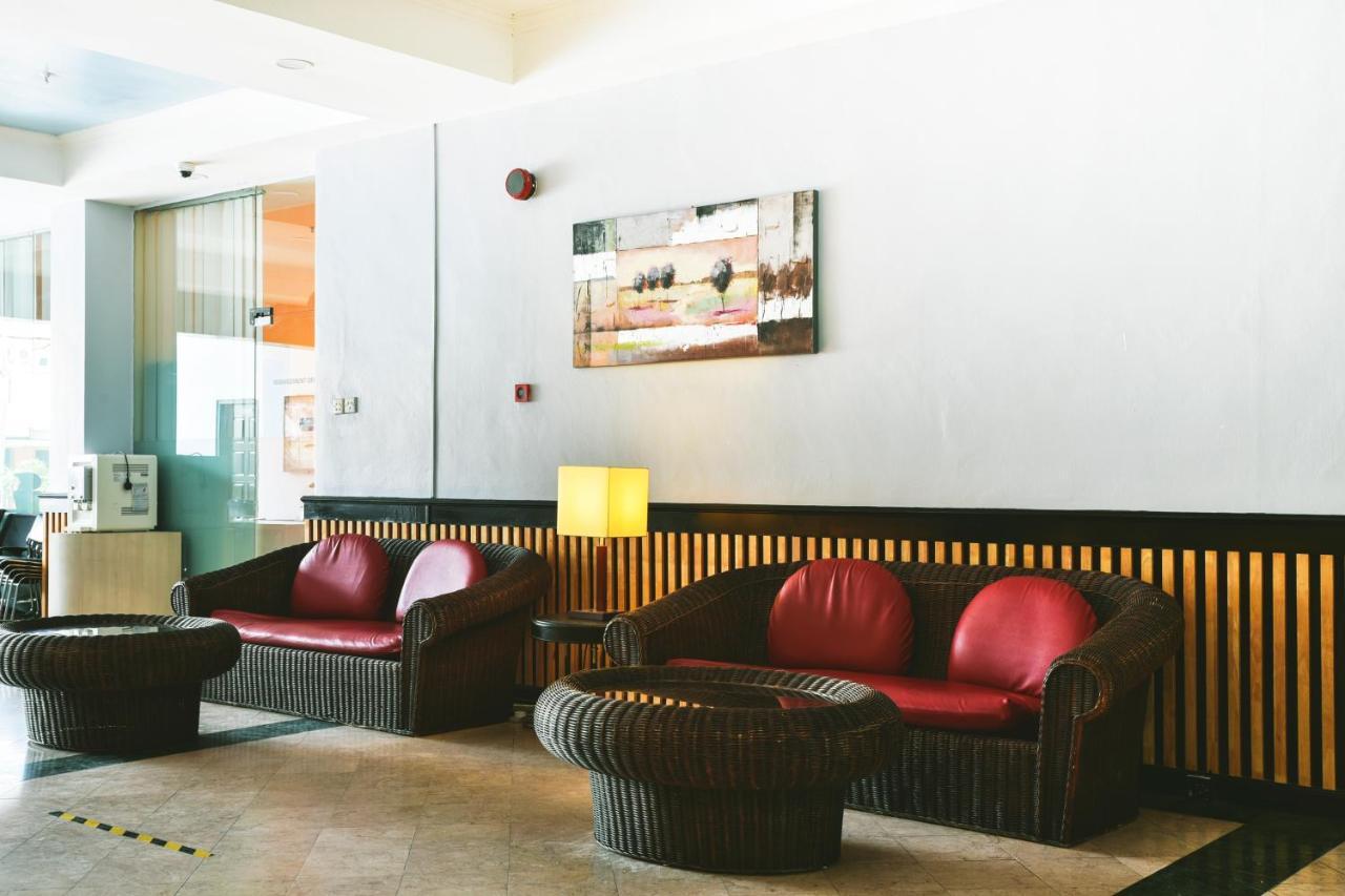 Leisure Cove Hotel And Apartments George Town Exterior photo
