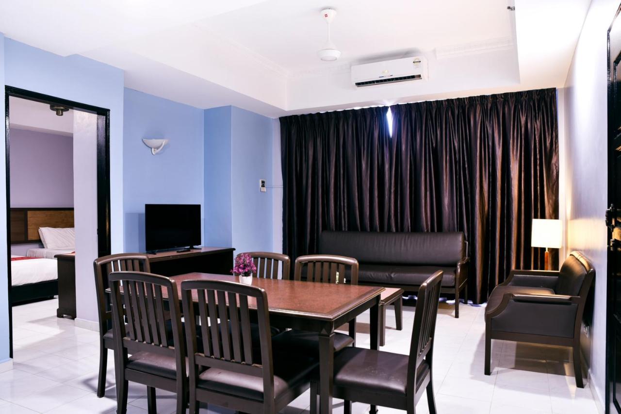 Leisure Cove Hotel And Apartments George Town Exterior photo